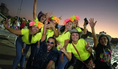 Los carnavaleros en la tribuna del Romelio.