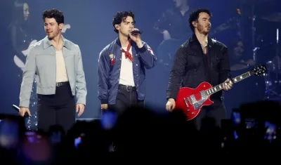 Los cantantes Nick, Joe y Kevin Jonas, integrantes de la banda Jonas Brothers. 