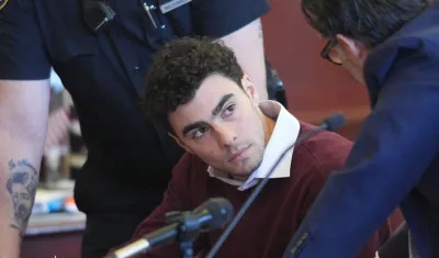 Luigi Mangione durante la audiencia en la Corte Suprema del Estado de Nueva York. 