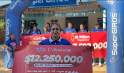 La vendedora del premio.