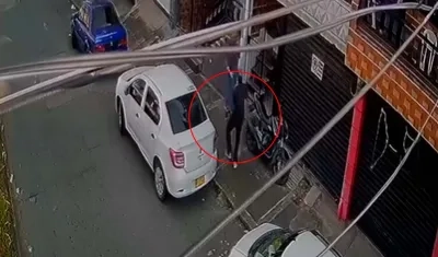 Momento del ataque sicarial contra el periodista Óscar Agudelo. 