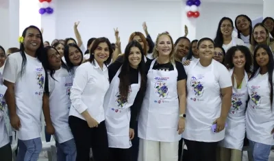 Mujeres beneficiadas por los programas de la Gobernación del Atlántico.