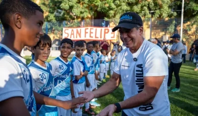 Alcalde Alejandro Char durante la entrega del espacio recuperado en San Felipe.