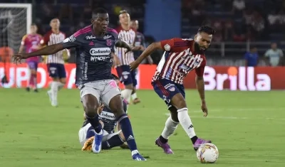 Junior y Medellín durante un partido de Liga en 2024 en el Metropolitano.