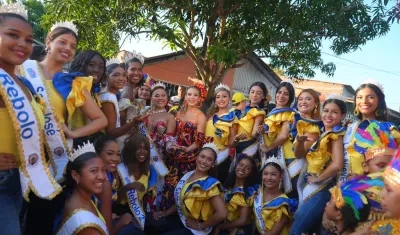 Recorrido carnavalero con el Reinado Popular.