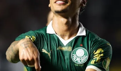 Richard Ríos celebrando su gol al Santos.