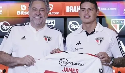 Julio Casares y James Rodríguez cuando presentaron al colombiano en Sao Paulo.