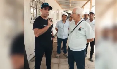 Alcalde Alejandro Char en compañía del padre Cyrilus Swinne. 