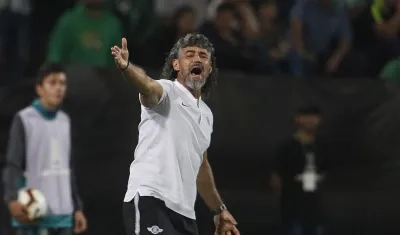 El colombiano Leonel Álvarez, técnico del Emelec. 