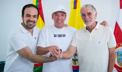 Iván Urquijo, director de Indeportes; Rigoberto Urán y Eduardo Verano, gobernador del Atlántico.