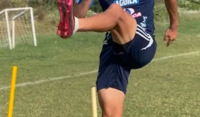 El defensa central Daniel Rivera fue la primera contratación de Junior para 2025.