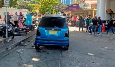 Vehículo que reparaban las víctimas. 