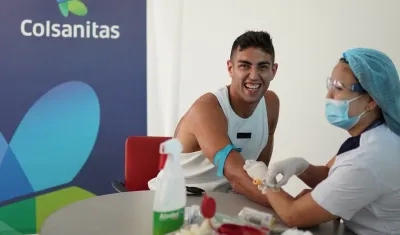 El portero uruguayo Santiago Mele en la toma de muestras.