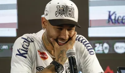 Neymar en rueda de prensa.