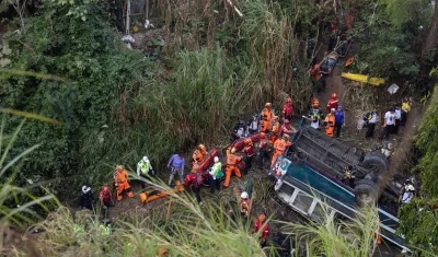 Los organismos de socorro en el lugar del accidente. 