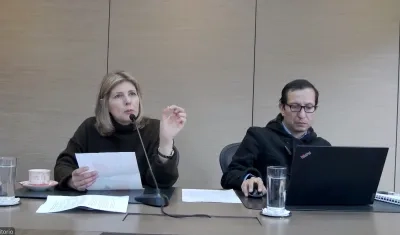 Adriana Guillén Arango, presidente ejecutiva de Asocajas (Izquierda).