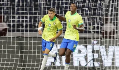 La celebración del gol de Brasil contra Chile. 