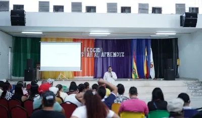 Capacitación informal de Carnaval y Sena a comerciantes informales.