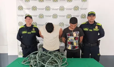 Las dos personas capturadas.