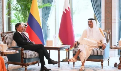 El Presidente Gustavo Petro con el emir de Catar, Tamim bin Hamad Al Thani, en Doha.