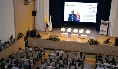 Contraloría General entrega informe sobre el PAE