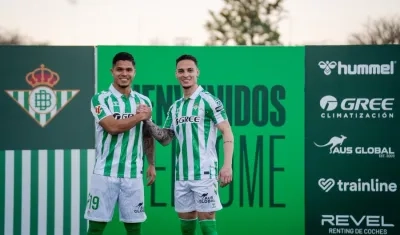 Cucho Hernández fue presentado en Real Betis con el brasileño Antony.