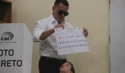 El Presidente Daniel Noboa cuando ejercía su derecho al voto. 