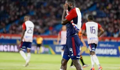 La decepción de los jugadores tras perder con Envigado. 