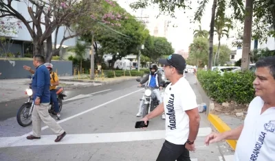 Alcalde Char durante la entrega de la obra de ampliación de vías. 