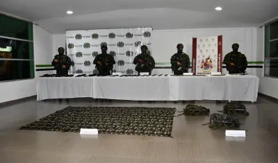 Armas de fuego, más de 1.900 cartuchos, explosivos y material de intendencia y comunicaciones.