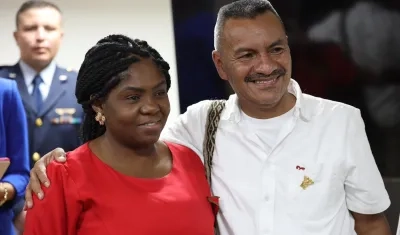 La vicepresidenta Francia Márquez y el viceministro de Pueblos Étnicos y Campesinos del Ministerio de la Igualdad y Equidad, Nelson Lemus Cruz.