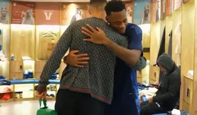 Jhon Durán y Cristiano Ronaldo en el vestuario del Al Nassr.