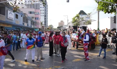 Ambiente carnavalero en la carrera 44. 