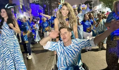 La gerente de Ciudad, Ana María Aljure, con uno de los participantes.