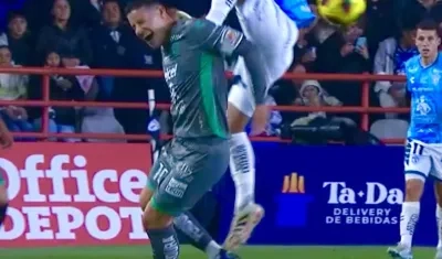 La patada que sufrió James Rodríguez.