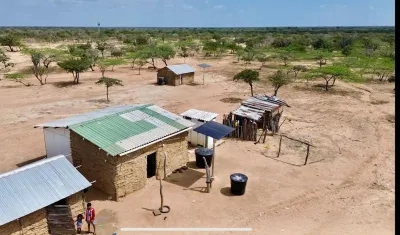 Casa con sistema fotovoltaico.