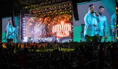 La nómina del pin en escenario previo a la coronación de la Reina. 