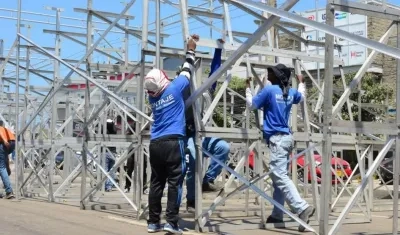 Montaje de palcos en la Vía 40. Imagen de referencia.