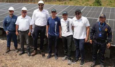 El Alcalde Alex Char en el parque solar.