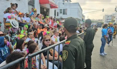 Presencia de la Policía durante el desfile.