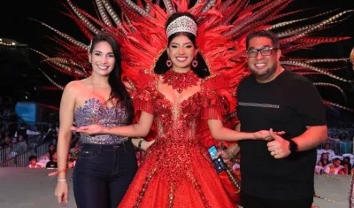 La reina Hary Vásquez y el alcalde de Puerto Colombia Plinio Cedeño.