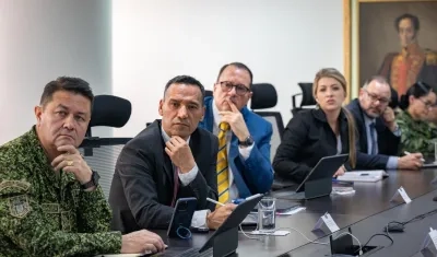 Pedro Sánchez en reunión con el Comando General de las Fuerzas Militares y el Comando del Ejército.
