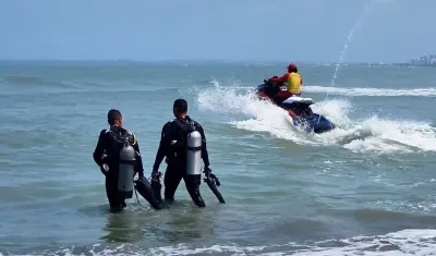La Armada en las labores de búsqueda que terminaron este martes con el hallazgo de los cuerpos. 