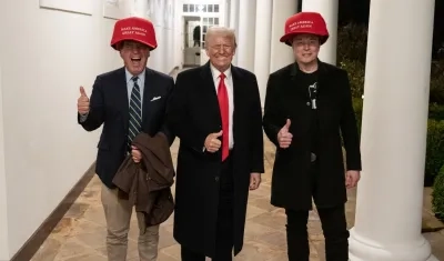 Tucker Carlson, Donald Trump y Elon Musk.