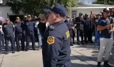 Zair Guette despidiendo al sargento Javier Henríquez Solano Ruíz.