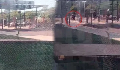 Momentos en que los delincuentes huían del lugar. 