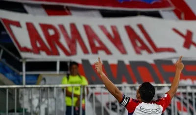 Carlos Bacca celebra su gol en el partido anterior contra Envigado.