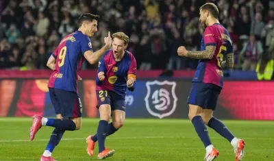 Robert Lewandowski (9) festeja el gol con el que le dio el triunfo al Barcelona. 