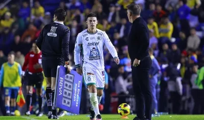 James Rodríguez tras ser sustituido por el técnico Eduardo Berizzo.