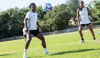 Linda Caicedo y Mayra Ramírez, integrantes de la Selección Colombia femenina de fútbol.